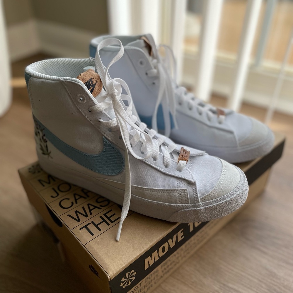 Nike Blazer Mid '77 Sneaker in White & Obsidian